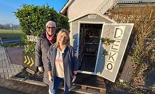 Britta Lissel und Kerstin Klemme haben sich mit ihrem Deko-Häuschen einen kleinen Traum erfüllt. - Peter Heidbrink Britta Lissel und Kerstin Klemme haben sich mit ihrem Deko-Häuschen einen kleinen Traum erfüllt. - Peter Heidbrink