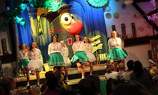 Der vergangene Karneval stand ganz im Zeichen von Südsee und Strand. Beim nächsten Rödinghausener Jecken-Fest soll es märchenhaft zugehen. Archivfoto: Jan-Henrik Gerdener - JAN-HENRIK GERDENER Der vergangene Karneval stand ganz im Zeichen von Südsee und Strand. Beim nächsten Rödinghausener Jecken-Fest soll es märchenhaft zugehen. Archivfoto: Jan-Henrik Gerdener - JAN-HENRIK GERDENER