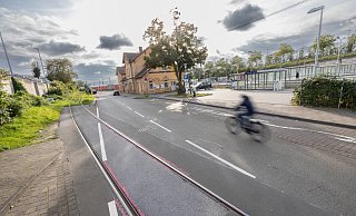 Wichtige Weichen zur Umgestaltung des Bereiches um den Bahnhof Brackwede sollen in diesem Jahr gestellt werden, sei es die Frage zu Erhalt und Ausbau des Fernbusbahnhofs, zum Bau einer großen Mobilitätsstation oder zur Ausweisung der Eisenbahnstraße als Fahrradstraße. - Oliver Krato Wichtige Weichen zur Umgestaltung des Bereiches um den Bahnhof Brackwede sollen in diesem Jahr gestellt werden, sei es die Frage zu Erhalt und Ausbau des Fernbusbahnhofs, zum Bau einer großen Mobilitätsstation oder zur Ausweisung der Eisenbahnstraße als Fahrradstraße. - Oliver Krato