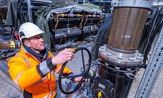 Experten des Fraunhofer Instituts haben analysiert, ob in Bad Oeynhausen Tiefengeothermie möglich ist. Das Institut betreut bereits 40 Großanlagen in Deutschland, darunter auch das Erdwärme-Kraftwerk in Schwerin. - Jens Büttner/dpa Experten des Fraunhofer Instituts haben analysiert, ob in Bad Oeynhausen Tiefengeothermie möglich ist. Das Institut betreut bereits 40 Großanlagen in Deutschland, darunter auch das Erdwärme-Kraftwerk in Schwerin. - Jens Büttner/dpa