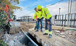 Die Stadtwerke im Einsatz an der beschädigten Fernwärmeleitung in Wellensiek. - Stadtwerke Bielefeld Die Stadtwerke im Einsatz an der beschädigten Fernwärmeleitung in Wellensiek. - Stadtwerke Bielefeld