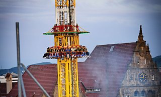 Mit den Temperaturen steigt bei vielen Menschen die Lust auf einen Volksfestbesuch wie dem Leinewebermarkt in Bielefeld. - Barbara Franke Mit den Temperaturen steigt bei vielen Menschen die Lust auf einen Volksfestbesuch wie dem Leinewebermarkt in Bielefeld. - Barbara Franke