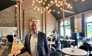 Helmut Dennig findet seine neue Scheune gemütlich, ohne viel Schickimicki. Beim Backfest nächstes Wochenende können sich die Besucher selbst überzeugen vom Charme des alten Gebäudes. - Nicole Sielermann Helmut Dennig findet seine neue Scheune gemütlich, ohne viel Schickimicki. Beim Backfest nächstes Wochenende können sich die Besucher selbst überzeugen vom Charme des alten Gebäudes. - Nicole Sielermann