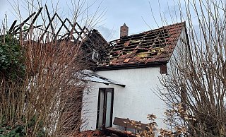 Das Haus in Lerbeck ist nach dem Brand nicht mehr zu retten. - Nina Könemann Das Haus in Lerbeck ist nach dem Brand nicht mehr zu retten. - Nina Könemann