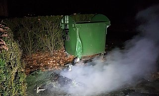 In den vergangenen vier Monaten kam es im Riemekeviertel und auf dem Paderborner Westfriedhof immer wieder zu Brandstiftungen. Am Sonntag waren in diesem Zusammenhang zwei Männer vorläufig festgenommenen worden. - Polizei Paderborn In den vergangenen vier Monaten kam es im Riemekeviertel und auf dem Paderborner Westfriedhof immer wieder zu Brandstiftungen. Am Sonntag waren in diesem Zusammenhang zwei Männer vorläufig festgenommenen worden. - Polizei Paderborn