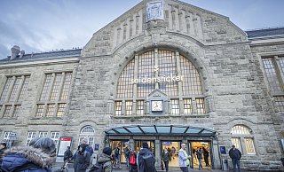 Beim Ranking des Reiseportals Omio landet der Bielefelder Hauptbahnhof auf dem vorletzten Platz was die Pünklichkeit der Züge angeht. - Sarah Jonek Beim Ranking des Reiseportals Omio landet der Bielefelder Hauptbahnhof auf dem vorletzten Platz was die Pünklichkeit der Züge angeht. - Sarah Jonek