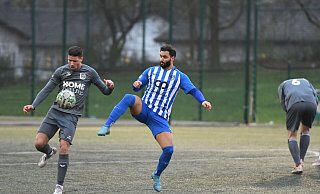 Hoch das Bein: Omar Khaled (r.) vom FC Bad Oeynhausen, hier im Kreispokal gegen Union Minden. - Jürgen Krüger Hoch das Bein: Omar Khaled (r.) vom FC Bad Oeynhausen, hier im Kreispokal gegen Union Minden. - Jürgen Krüger