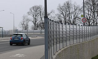 An der Paderborner Bahnhofsbrücke stehen inzwischen die Lärmschutzwände. - Alina Rullkötter An der Paderborner Bahnhofsbrücke stehen inzwischen die Lärmschutzwände. - Alina Rullkötter