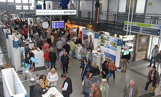 Die zweitägige Reisemesse am Flughafen Paderborn-Lippstadt war sehr gut besucht. - Johannes Büttner Die zweitägige Reisemesse am Flughafen Paderborn-Lippstadt war sehr gut besucht. - Johannes Büttner