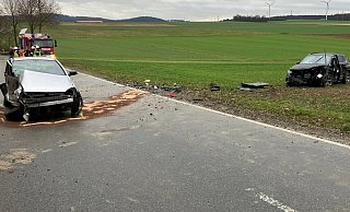 Bei einem Unfall zwischen Breuna und Wettesingen wurde ein 25-Jähriger aus Warburg lebensgefährlich verletzt. - Feuerwehr Breuna Bei einem Unfall zwischen Breuna und Wettesingen wurde ein 25-Jähriger aus Warburg lebensgefährlich verletzt. - Feuerwehr Breuna