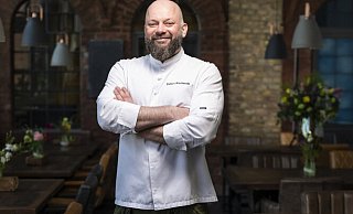 Rafael Kucharski ist Küchenchef im "elf84" in Gütersloh. - Matheus Fernandes - Blitzgarten Rafael Kucharski ist Küchenchef im "elf84" in Gütersloh. - Matheus Fernandes - Blitzgarten