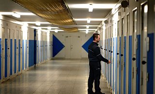 Der Verdächtige sitzt nun in Untersuchungshaft. Die Ermittlungen dauern an. - Symbolfoto: Andreas Frücht Der Verdächtige sitzt nun in Untersuchungshaft. Die Ermittlungen dauern an. - Symbolfoto: Andreas Frücht