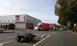 Schwerer Unfall in Lübbecke - die B 65 war für mehr als zwei Stunden voll gesperrt. - Frank Hartmann Schwerer Unfall in Lübbecke - die B 65 war für mehr als zwei Stunden voll gesperrt. - Frank Hartmann