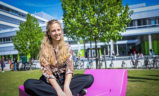 Mareen Passlacks Konzept im Studium: Innerhalb des Semesters viel Zeit für die Uni investieren, um dann dem Fernweh folgen zu können. - Sarah Jonek Fotografie Mareen Passlacks Konzept im Studium: Innerhalb des Semesters viel Zeit für die Uni investieren, um dann dem Fernweh folgen zu können. - Sarah Jonek Fotografie