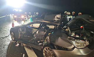Der BMW war gegen das rechte Eck am Heck eines Sattelaufliegers geprallt. Die Fahrerseite wurde völlig eingedrückt. - Andreas Eickhoff Der BMW war gegen das rechte Eck am Heck eines Sattelaufliegers geprallt. Die Fahrerseite wurde völlig eingedrückt. - Andreas Eickhoff