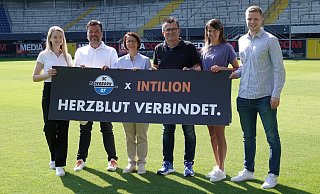 Über die neue Partnerschaft freuen sich (von links) die Intilion-Mitarbeiter Julia Koch, Boris Langerbein und Kirsten Willeke, SCP-Geschäftsführer Martin Hornberger und SCP-Marketing-Leiterin Neele Rickers sowie Jonas Querl vom SCP-Vermarkter Infront. - SC Paderborn 07 Über die neue Partnerschaft freuen sich (von links) die Intilion-Mitarbeiter Julia Koch, Boris Langerbein und Kirsten Willeke, SCP-Geschäftsführer Martin Hornberger und SCP-Marketing-Leiterin Neele Rickers sowie Jonas Querl vom SCP-Vermarkter Infront. - SC Paderborn 07