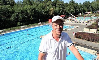 Josef Gottschalk hat 46 Jahre im Schwimmbad Harth-Weiberg gearbeitet. Am kommenden Wochenende hört der langjährige Schwimmmeister auf. - Johannes Büttner Josef Gottschalk hat 46 Jahre im Schwimmbad Harth-Weiberg gearbeitet. Am kommenden Wochenende hört der langjährige Schwimmmeister auf. - Johannes Büttner