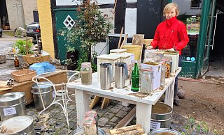 Wiebke Brinkmann ist froh, dass weder Mensch noch Tier auf dem Biohof zu Schaden gekommen sind. Aber der finanzielle Schaden ist groß. Der Starkregen hat alle Wirtschaftsgebäude geflutet, im Hofladen stand das Wasser einen Meter hoch. - Astrid Sewing Wiebke Brinkmann ist froh, dass weder Mensch noch Tier auf dem Biohof zu Schaden gekommen sind. Aber der finanzielle Schaden ist groß. Der Starkregen hat alle Wirtschaftsgebäude geflutet, im Hofladen stand das Wasser einen Meter hoch. - Astrid Sewing