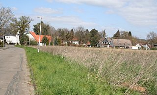 Entlang des Sportplatzweges könnte künftig Wohnraum entstehen. Vorgesehen sind 17 Einheiten unterschiedlicher Größe. - Hermann Stuke Entlang des Sportplatzweges könnte künftig Wohnraum entstehen. Vorgesehen sind 17 Einheiten unterschiedlicher Größe. - Hermann Stuke