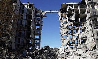 Ein zerstörter Wohnblick in Mariupol: Eine UN-Untersuchungskommission hat im September verschiedene russische Kriegsverbrechen in der Ukraine festgestellt. - AFP or licensors Ein zerstörter Wohnblick in Mariupol: Eine UN-Untersuchungskommission hat im September verschiedene russische Kriegsverbrechen in der Ukraine festgestellt. - AFP or licensors
