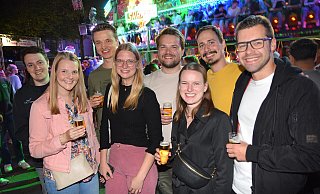 Kirmes "Verler Leben" 2024: Lydia Hermwille (l.), Florian Krax, Johannes Bathe, Leona Hoffmann, David Mettenborg, Lea Borgotte, Robin Fortkord und Julian Peters. - Karin Prignitz Kirmes "Verler Leben" 2024: Lydia Hermwille (l.), Florian Krax, Johannes Bathe, Leona Hoffmann, David Mettenborg, Lea Borgotte, Robin Fortkord und Julian Peters. - Karin Prignitz