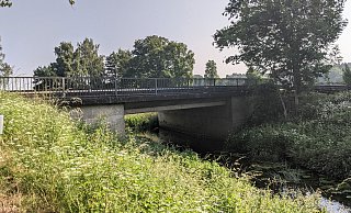 Die Brücke über die Große Aue wurde 1966 gebaut und muss nun instandgesetzt werden. - Straßen NRW Die Brücke über die Große Aue wurde 1966 gebaut und muss nun instandgesetzt werden. - Straßen NRW