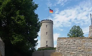 Auf der Sparrenburg wehte zuletzt am Tag der Deutschen Einheit die Deutschlandflagge. - Thomas Löhrig Auf der Sparrenburg wehte zuletzt am Tag der Deutschen Einheit die Deutschlandflagge. - Thomas Löhrig