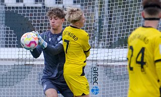 Hier scheitert Ex-Armine Fritz Henri Fleck an DSC-Keeper Paul-Gabriel Fleseriu. Später traf er. - Andreas Zobe Hier scheitert Ex-Armine Fritz Henri Fleck an DSC-Keeper Paul-Gabriel Fleseriu. Später traf er. - Andreas Zobe