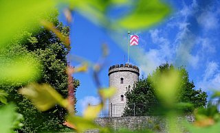 Farbenfroh zur Sparrenburg. - Barbara Franke Farbenfroh zur Sparrenburg. - Barbara Franke