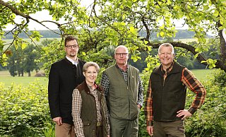 Wollen keinen Nationalpark: Florian Becker, stellvertretender Vorsitzender der Kreisjägerschaft Höxter (v. l.), Schriftführerin Ina Hegemann, Schatzmeister Jörn Reimers, und Vorsitzender Achim Frohß. - Kreisjägerschaft Wollen keinen Nationalpark: Florian Becker, stellvertretender Vorsitzender der Kreisjägerschaft Höxter (v. l.), Schriftführerin Ina Hegemann, Schatzmeister Jörn Reimers, und Vorsitzender Achim Frohß. - Kreisjägerschaft