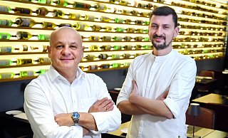 Dragoljub Nikolic (l.) und Georgeos Karras übernehmen zum Jahresanfang kulinarische und wirtschaftliche Verantwortung. - Barbara Franke Dragoljub Nikolic (l.) und Georgeos Karras übernehmen zum Jahresanfang kulinarische und wirtschaftliche Verantwortung. - Barbara Franke