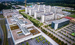 Der Campus der Universität Bielefeld, hinten die alten Parkhäuser - Mike-Dennis Mueller/www.mdm.photo Der Campus der Universität Bielefeld, hinten die alten Parkhäuser - Mike-Dennis Mueller/www.mdm.photo