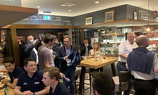 Carsten Linnemann erscheint erst gegen 19.30 Uhr im Paderborner Brauhaus. - Jens Reddeker Carsten Linnemann erscheint erst gegen 19.30 Uhr im Paderborner Brauhaus. - Jens Reddeker