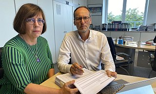Andrea Linnemann und Bernd Poggemöller berichten von der schlechten Haushaltslage. - Dirk Windmöller Andrea Linnemann und Bernd Poggemöller berichten von der schlechten Haushaltslage. - Dirk Windmöller