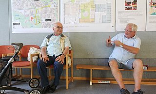 Wolfang Linnemann (l.) von der Spastikerhilfe informiert sich beim BSG-Vorsitzenden Holger Diekmann über die Pläne. - Ulf Hanke Wolfang Linnemann (l.) von der Spastikerhilfe informiert sich beim BSG-Vorsitzenden Holger Diekmann über die Pläne. - Ulf Hanke
