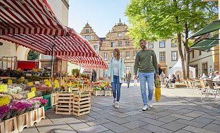 Die Wochenmärkte in Bielefeld bieten fast täglich frisches Obst und Gemüse an. - Teutoburger Wald Tourismus/ T. Evers Die Wochenmärkte in Bielefeld bieten fast täglich frisches Obst und Gemüse an. - Teutoburger Wald Tourismus/ T. Evers