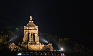 Am Kaiser-Wilhelm-Denkmal haben sich mehrere getroffen und die Aussicht von oben genossen. - Dominik Wehmeier Am Kaiser-Wilhelm-Denkmal haben sich mehrere getroffen und die Aussicht von oben genossen. - Dominik Wehmeier