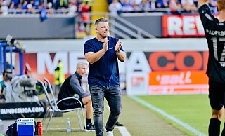 SCP-Trainer Lukas Kwasniok und sein Team sind am Sonntag beim DFB-Pokalspiel gegen Energie Cottbus gefragt. Kurz vor der Abreise kann der Coach von zwei Rückkehrern in der Offensive berichten. - BESIM MAZHIQI SCP-Trainer Lukas Kwasniok und sein Team sind am Sonntag beim DFB-Pokalspiel gegen Energie Cottbus gefragt. Kurz vor der Abreise kann der Coach von zwei Rückkehrern in der Offensive berichten. - BESIM MAZHIQI