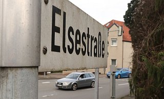 Die Elsestraße führt einmal quer durch Südlengern. Ein Bürger regt nun eine Querungshilfe für den Bereich Osterfeldweg an. - Melina Nolte Die Elsestraße führt einmal quer durch Südlengern. Ein Bürger regt nun eine Querungshilfe für den Bereich Osterfeldweg an. - Melina Nolte