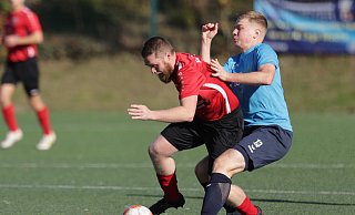 Gehen beherzt auf Tuchfühlung: Lucas Kölling (l.) von TuRa Löhne und sein Kontrahent von der SVKT, Jannis Liecker. - Benjamin Bueschenfeld | benjamin@sportfoto-owl.de Gehen beherzt auf Tuchfühlung: Lucas Kölling (l.) von TuRa Löhne und sein Kontrahent von der SVKT, Jannis Liecker. - Benjamin Bueschenfeld | benjamin@sportfoto-owl.de