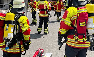 Der Feuerwehrmann wurde in ein Krankenhaus nach Gütersloh gebracht. - Symbolfoto/Imago Der Feuerwehrmann wurde in ein Krankenhaus nach Gütersloh gebracht. - Symbolfoto/Imago