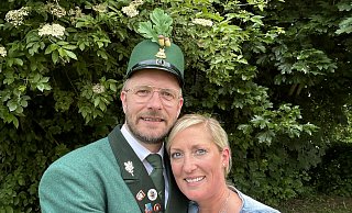 In Nordborchen regieren Daniel der Erste Borsch und Katrin die Strahlende Borsch-Schreckenberg. - Schützen Nordborchen In Nordborchen regieren Daniel der Erste Borsch und Katrin die Strahlende Borsch-Schreckenberg. - Schützen Nordborchen