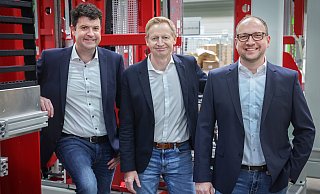 Zukünftiges Dreier-Gespann: Daniel Hüttenhölscher und Rolf Beckhoff freuen sich Sven Schumacher (v.l.) für die Geschäftsführung gewonnen zu haben. - Sarah Jonek Fotografie Zukünftiges Dreier-Gespann: Daniel Hüttenhölscher und Rolf Beckhoff freuen sich Sven Schumacher (v.l.) für die Geschäftsführung gewonnen zu haben. - Sarah Jonek Fotografie