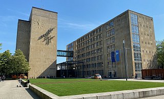 Im Rathaus gibt es internen Zoff: Die Kandidaten für die Bürgermeisterwahl kämpfen um Aufmerksamkeit. - Christian Bröder Im Rathaus gibt es internen Zoff: Die Kandidaten für die Bürgermeisterwahl kämpfen um Aufmerksamkeit. - Christian Bröder