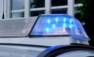 Die Polizei kontrollierte zwei Männer, weil sie die nächtliche Ausgangssperre nicht eingehalten hatten. - Heike von Schulz Die Polizei kontrollierte zwei Männer, weil sie die nächtliche Ausgangssperre nicht eingehalten hatten. - Heike von Schulz