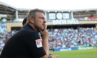 SCP-Trainer Lukas Kwasniok, hier beim Testspiel gegen Minnesota, muss Lösungen für den langfristigen Ausfall von zwei Mittelfeld-Akteuren finden. - SC Paderborn 07/Michael Bieckmann SCP-Trainer Lukas Kwasniok, hier beim Testspiel gegen Minnesota, muss Lösungen für den langfristigen Ausfall von zwei Mittelfeld-Akteuren finden. - SC Paderborn 07/Michael Bieckmann