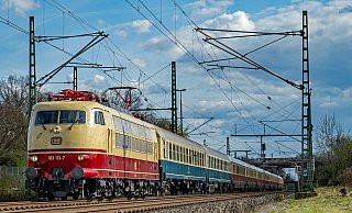 Mit einem historischen Intercity aus den 1970er Jahren geht es nach Warnemünde. - Hans Hilger Mit einem historischen Intercity aus den 1970er Jahren geht es nach Warnemünde. - Hans Hilger