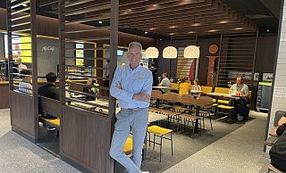 McDonald’s-Franchisenehmer Arndt Heiderich zeigt stolz die renovierten Innenraum des Fast-Food-Restaurants in Paderborn. - Heiderich McDonald’s-Franchisenehmer Arndt Heiderich zeigt stolz die renovierten Innenraum des Fast-Food-Restaurants in Paderborn. - Heiderich