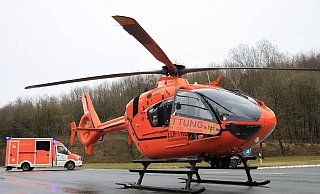 Der Rettungshubschrauber musste mitten auf der Autobahn landen. - Archiv: David Schellenberg Der Rettungshubschrauber musste mitten auf der Autobahn landen. - Archiv: David Schellenberg