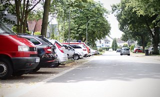 Die so genannten Senkrechtparkstände an der Hochstraße werden zugunsten einer Fahrradstraße entfernt. Auch auf der Fahrbahn darf dann nicht mehr geparkt werden. Insgesamt bleiben nach dem Umbau nur noch 69 von aktuell 156 Stellflächen übrig. - Felix Eisele Die so genannten Senkrechtparkstände an der Hochstraße werden zugunsten einer Fahrradstraße entfernt. Auch auf der Fahrbahn darf dann nicht mehr geparkt werden. Insgesamt bleiben nach dem Umbau nur noch 69 von aktuell 156 Stellflächen übrig. - Felix Eisele
